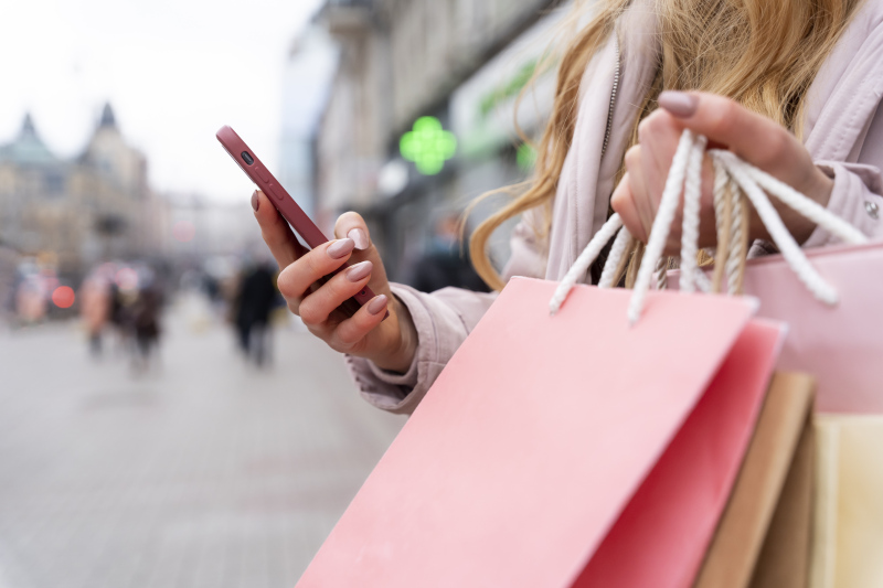 Производители и ритейлеры требуют уравнять маркетплейсы с офлайн-розницей